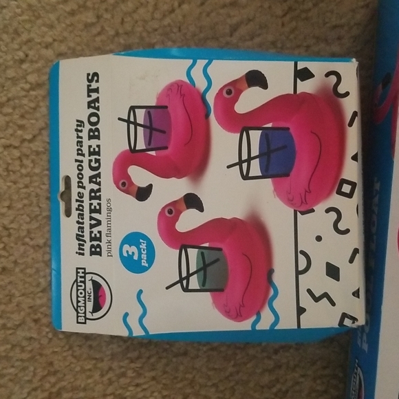 Giant flamingo float and 3 pack beverage floats - Picture 3 of 3